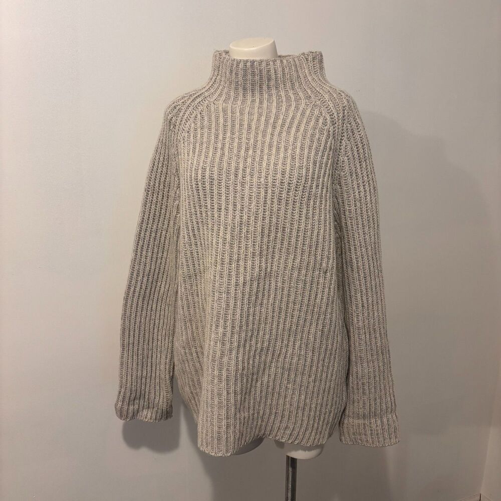 Celtic & Co size Medium 100% Lambswool Light Grey Neutral Turtlneck Sweater